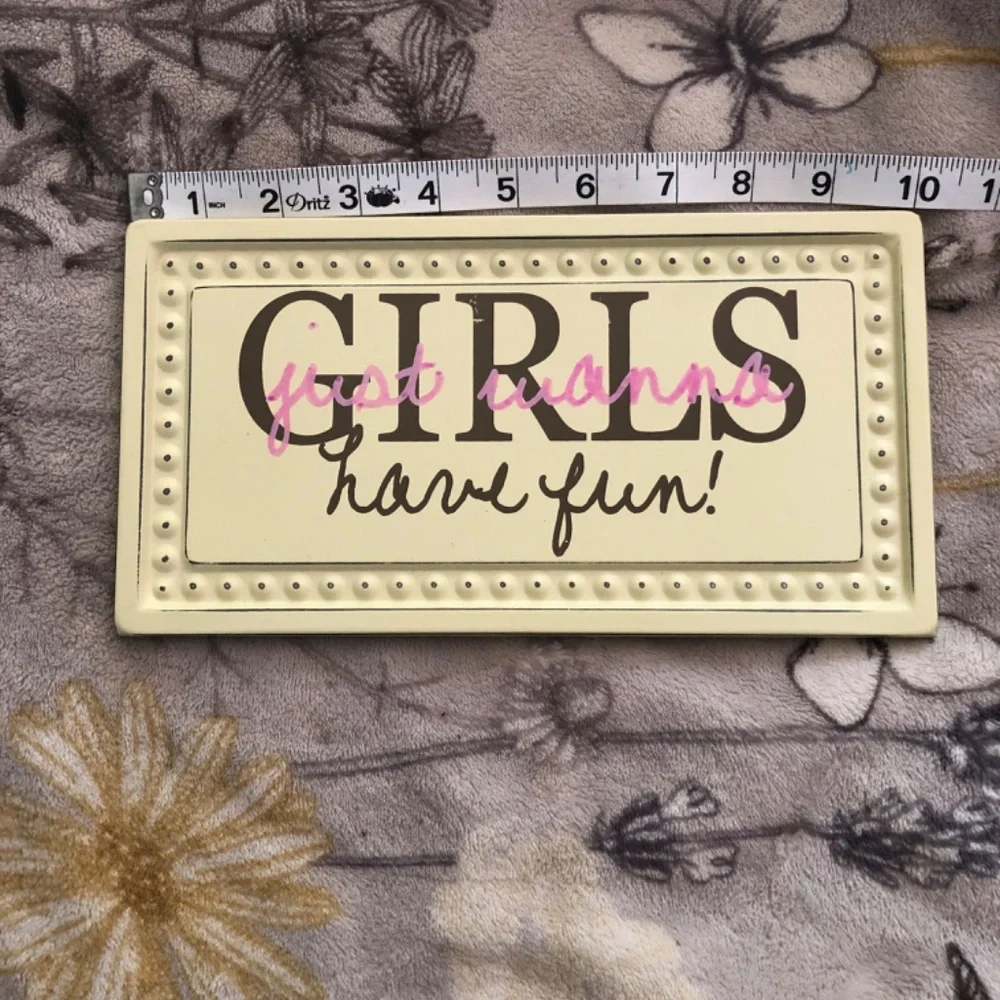 Wall art ‘Girls just wanna have fun!’ - Picture 2 of 7